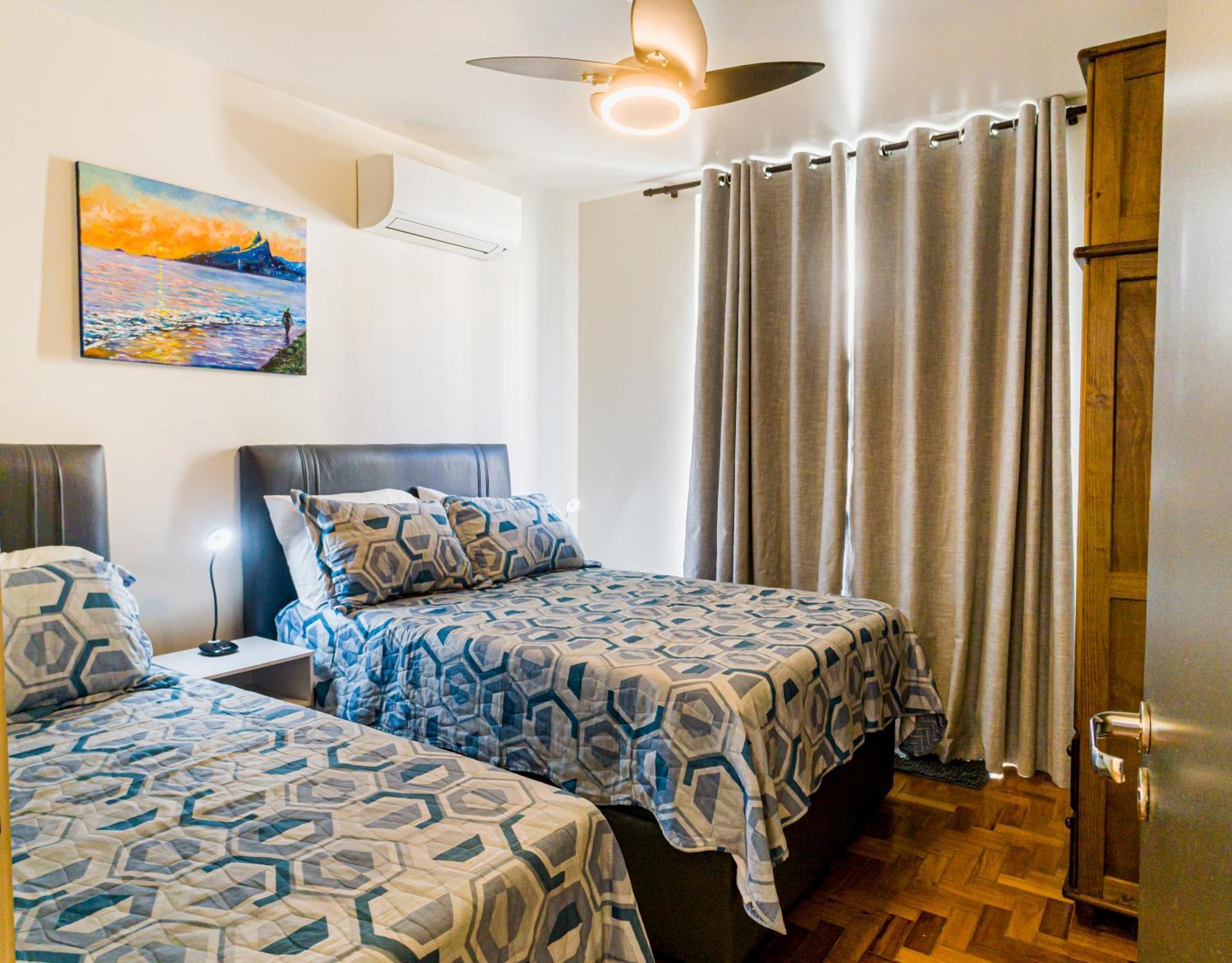 03 Quartos , Todo Reformado, No Posto 6 De Copacabana Enorme, 6 Camas, Ao Lado De Arpoador E Ipanema , Climatizado , Wifi E 3 Smart Tv, Pauloangerami Rp144 Apartamento Río de Janeiro